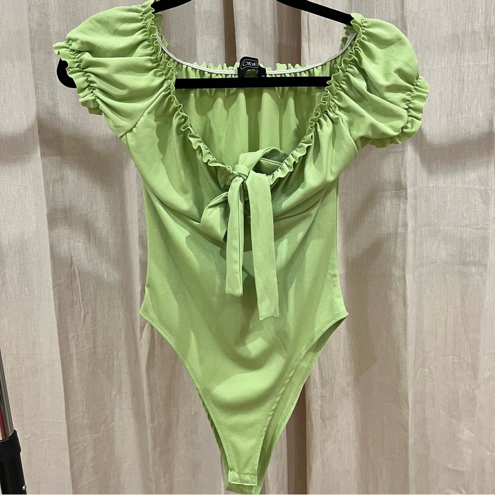 Cider - Pale Green Short Sleeve Bodysuit - US Size Medium